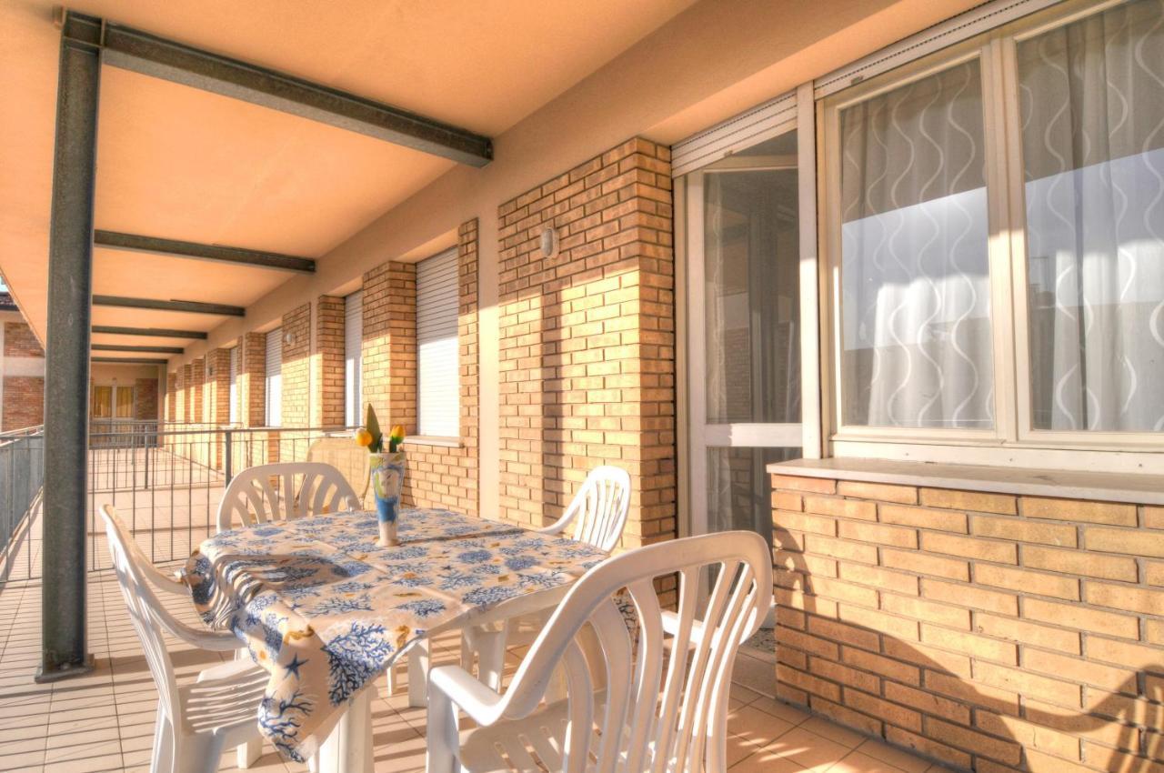 Condominio Res. Palace Bibione Buitenkant foto
